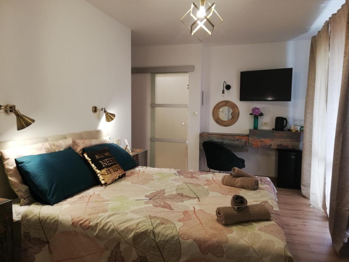 Riviera Rooms And Apartments Palit المظهر الخارجي الصورة