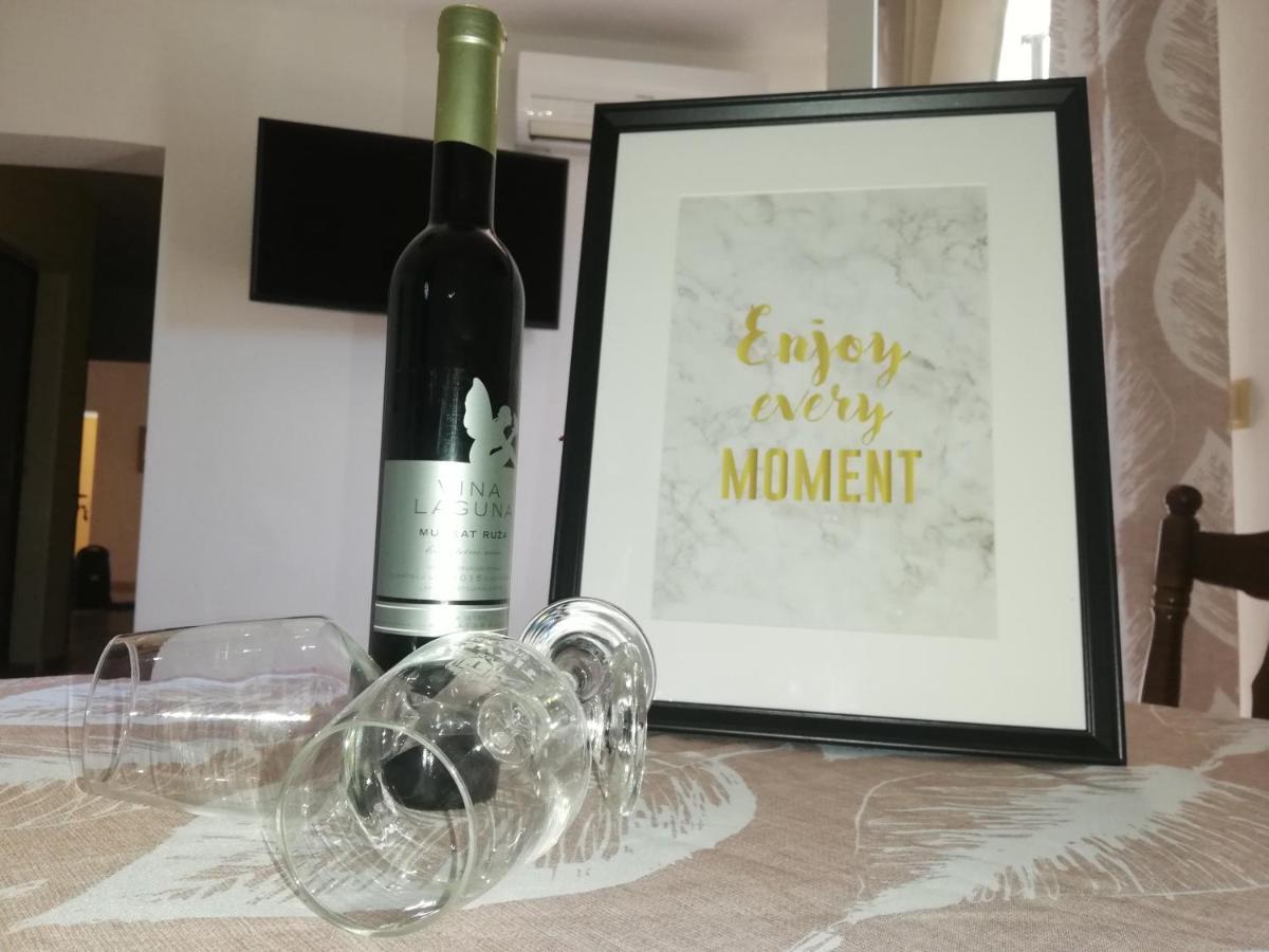 Riviera Rooms And Apartments Palit المظهر الخارجي الصورة