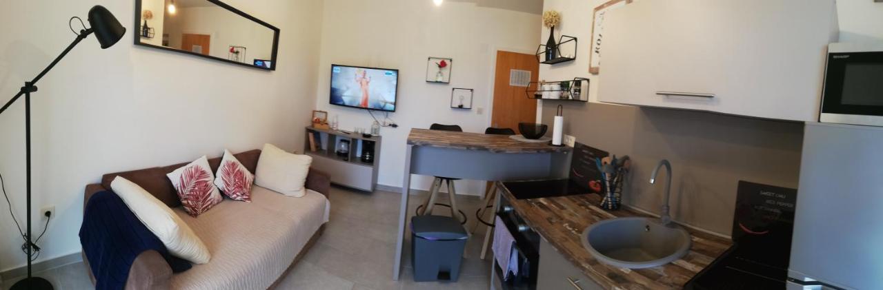 Riviera Rooms And Apartments Palit المظهر الخارجي الصورة