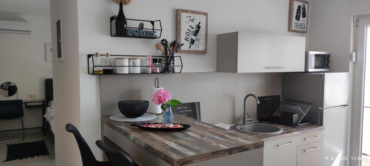 Riviera Rooms And Apartments Palit المظهر الخارجي الصورة